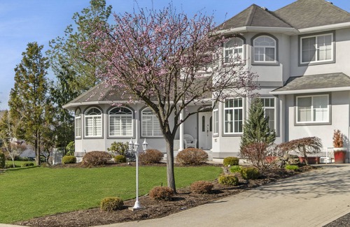 Popkum House | 7 BR House With Pool & Hot Tub Near Harrison