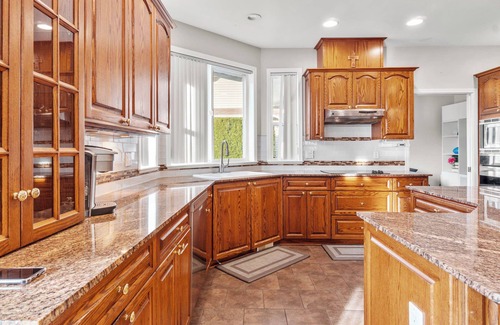 Popkum House | 7 BR House With Pool & Hot Tub Near Harrison