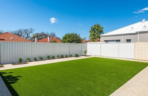 Kensington House | 7 Fit for the Royal Family - sleeps 8