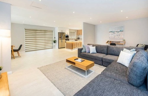 Kensington House | 7 Fit for the Royal Family - sleeps 8