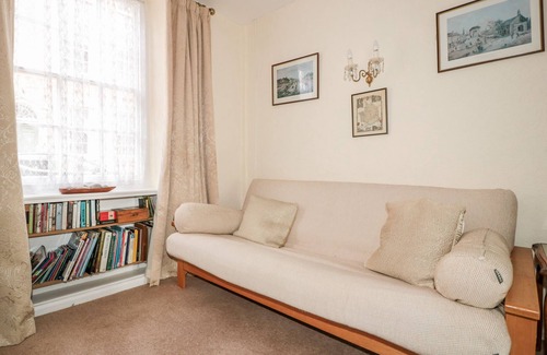 Monmouth Cottage | 7 GLENDOWER STREET, pet friendly, with a garden in Monmouth