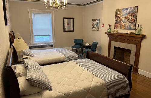 Derby Bed & Breakfast | 7 GUEST ROOMS - SUNCLIFF FAMILY SUITE ON LAKE ERIE!nFootball & Family Fun!