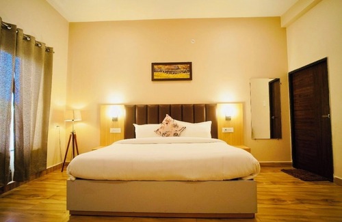 Gwalior Hotel | 7 Hills Resort