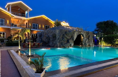 Gwalior Hotel | 7 Hills Resort