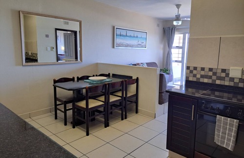 Illovo Beach Apartment | #7 Illovo ViewsCharming 2-bedroom apartment with WiFi in Kingsburgh