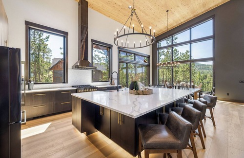 Deadwood Cabin | 7 King Suites - Luxury Mountain Retreat - Incredible Views of Terry Peak!