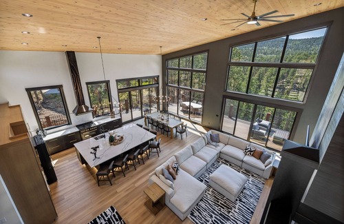 Deadwood Cabin | 7 King Suites - Luxury Mountain Retreat - Incredible Views of Terry Peak!