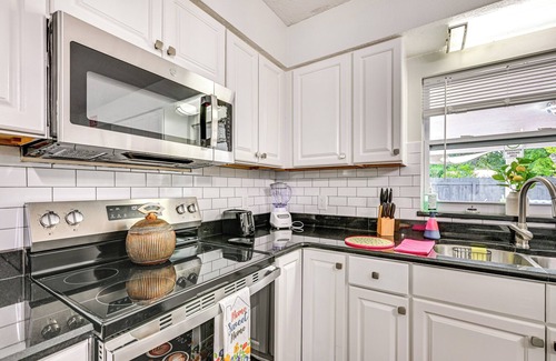 Bearss Plaza House | 7 Mi to Busch Gardens: Lutz Home w/Patio!