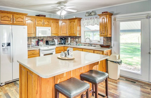 Sparta House | 7 Mi to Center Hill Lake: Spacious Sparta Home!
