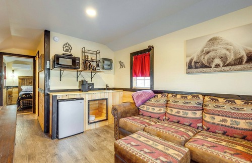 Sevierville Cabin | 7 Mi to Dollywood: Cozy Cabin w/Patio & Grill!