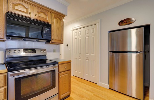 Seekonk Cottage | 7 Mi to Downtown Providence: Quiet Apt in Seekonk