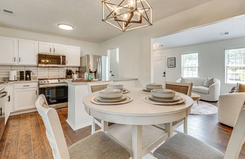 Atlanta House | 7 Mi to Dtwn ATL: Upscale Family Home w/Balcony