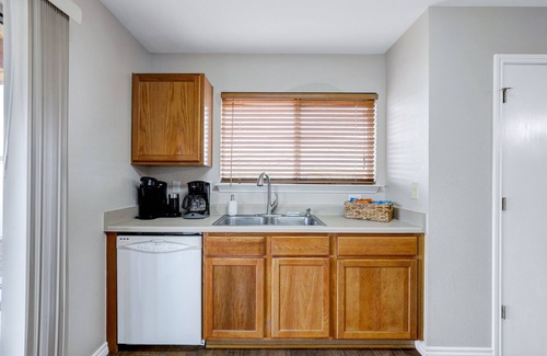 West San Antonio House | 7 miles to Lackland AFB BMT~HotTub~Bocce Ball~Fire Pit