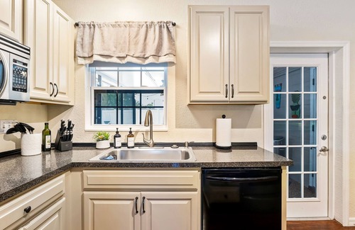 South Pinellas Community Council House | 7 Min to Beach ~ Pool, BBQ & Games Getaway