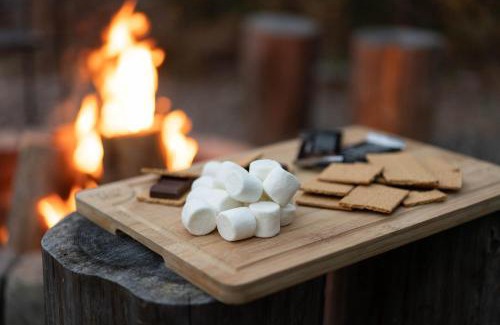 Coram House | 7 Min To Glacier, Fire Pit, Great Memories