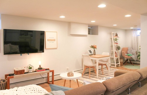 Queens House | 7 Min to Train- New Modern Lower-Level Studio-20 Min to Manhattan
