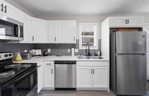 East Durham House | 7 Min walk to Golden Belt - 4 Min Drive to Downtown - 7 to Duke