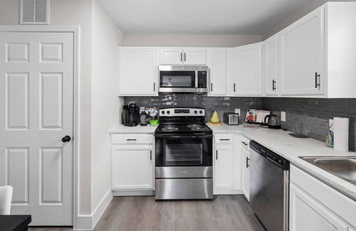 East Durham House | 7 Min walk to Golden Belt - 4 Min Drive to Downtown - 7 to Duke