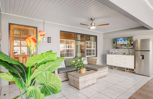 Pos Chiquito House | 7 Min Walk to Mangel Halto Private Pool