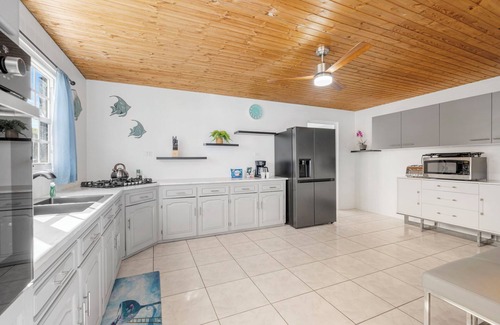 Pos Chiquito House | 7 Min Walk to Mangel Halto Private Pool