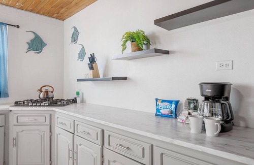 Pos Chiquito House | 7 Min Walk to Mangel Halto Private Pool