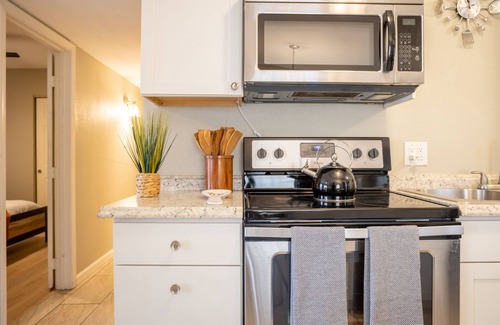 Yuma House | 7 minutes to Downtown! Centrally Located Cozy Home