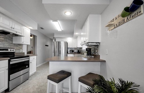 Ono Island House | 7 Minutes to private beach! Come get away but close enough to enjoy everything!