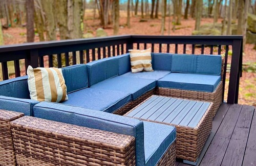 Lake Ariel Cabin | 7 minutes to the Lake/Beach! Spacious 4BR Cabin with game room, fire pit & deck