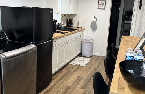 Higbees Daytona House | 7 Minutes to the Beach & Daytona Int. Speedway 2BD/1 BA