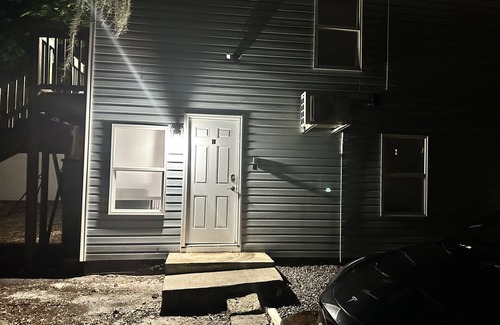 Higbees Daytona House | 7 Minutes to the Beach & Daytona Int. Speedway 2BD/1 BA