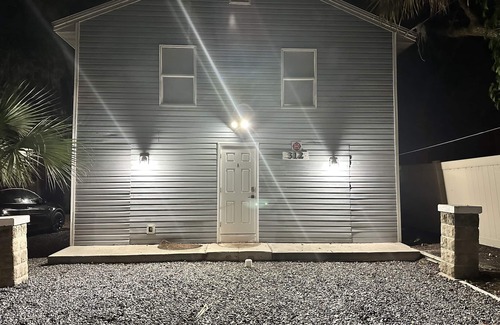 Higbees Daytona House | 7 Minutes to the Beach & Daytona Int. Speedway 2BD/1 BA
