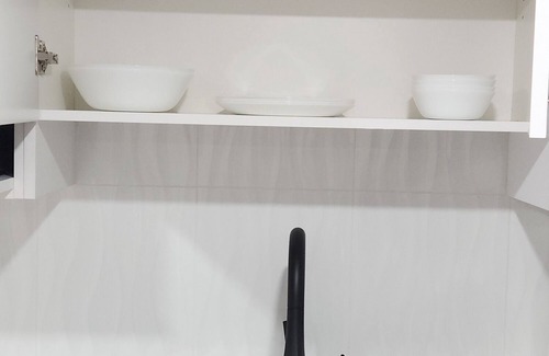 West Edmonton House | 7 minutes to West Edmonton Mall! Entire basement suite in West Edmonton