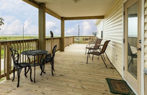 Surfside Beach House | 7 Palms Beach House Gated w/Grill Steps to Beach