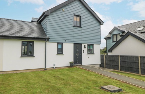 Brynteg Cottage | 7 PARC DELFRYN, pet friendly, luxury holiday cottage in Benllech