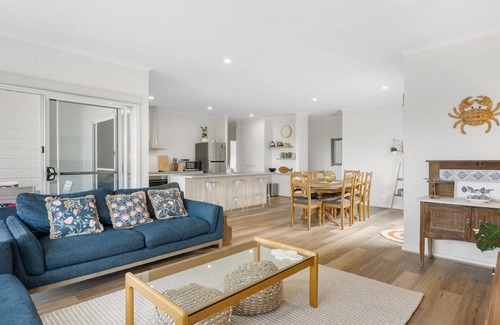 Encounter Bay House | 7 Passatt St, Encounter Bay