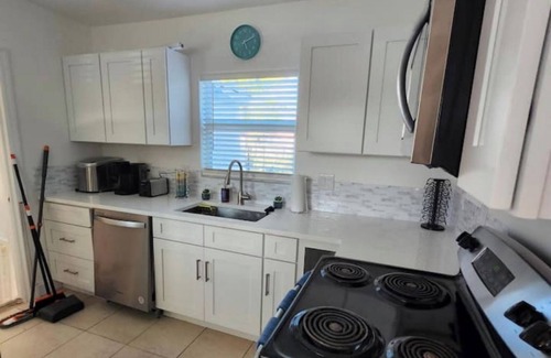 Delray Beach House | 7 people, 3-bedroom, 5 min from Famous Delray Beaches. Each room separate Diakin