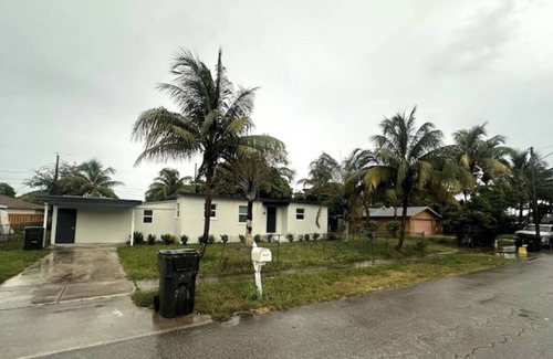 Delray Beach House | 7 people, 3-bedroom, 5 min from Famous Delray Beaches. Each room separate Diakin