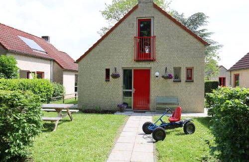 Ewijk House | 7 person House with swing, firepit, hammock, garden, swimming lake, child friendly, in- and outside playground, and great coffee