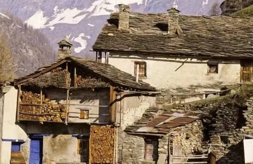 Bessans Ski Chalet | 7 room house for 12 people resort center near slopes - 7 Rooms 12 people