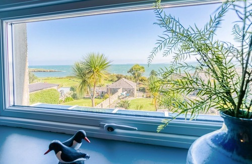 Moelfre Cottage | 7 Seaview - sleeps 4 guests in 2 bedrooms
