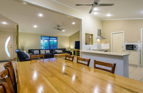 Exmouth House | 7 Skipjack Circle - Central Location