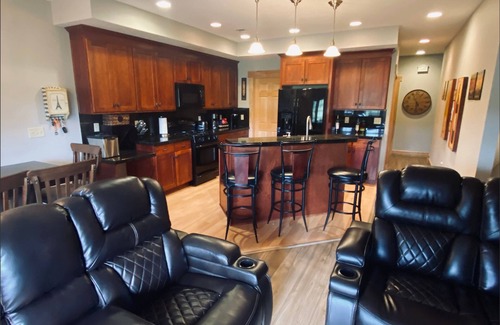 Champion House | 7 Springs - Private Southwind Townhome - Prime Location