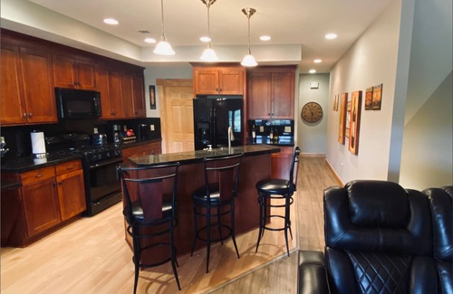Champion House | 7 Springs - Private Southwind Townhome - Prime Location