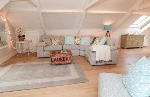 Bugford Apartment | 7 THE MANOR HOUSE, HILLFIELD VILLAGE in Dartmouth