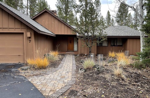 Deer Park House | 7 witchhazel | 3 BR/2 BA, Sleeps 6