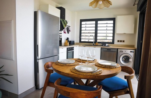 La Saline Les Bains Apartment | 70 m² T3 apartment with garden, lagoon view, three minutes from the beach.