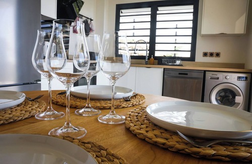 La Saline Les Bains Apartment | 70 m² T3 apartment with garden, lagoon view, three minutes from the beach.