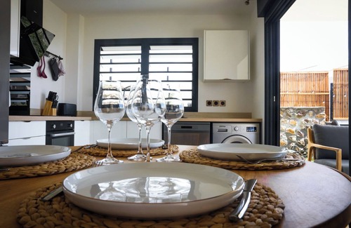 La Saline Les Bains Apartment | 70 m² T3 apartment with garden, lagoon view, three minutes from the beach.