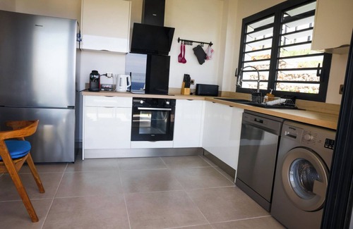 La Saline Les Bains Apartment | 70 m² T3 apartment with garden, lagoon view, three minutes from the beach.