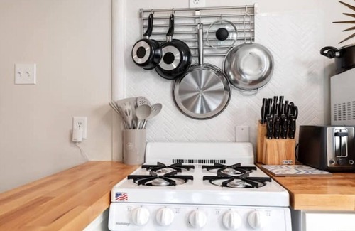 Midtown Apartment | 70's Boho 1 BR Near Zoo/Liberty Bowl/BBQ Fest!